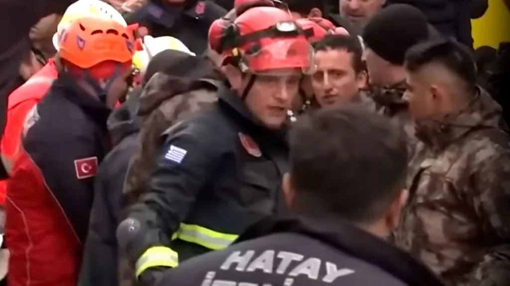 Σεισμός στην Τουρκία: «Ίδιο αίμα, ίδιος πόνος, ίδια θλίψη» λέει ο πυροσβέστης της ΕΜΑΚ, Κώστας Νίκας