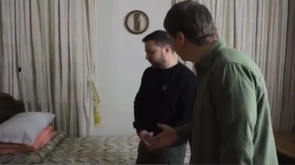 Oυκρανία: Σε ένα μικρό δωμάτιο στο γραφείο του ζεί ο Ζελένσκι  από την έναρξη του πολέμου – Εδώ είναι το σπίτι μου  λέει (video)