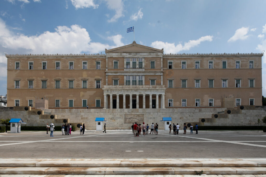 Ο οδικός χάρτης προς τις κάλπες – Τι προβλέπει το Σύνταγμα