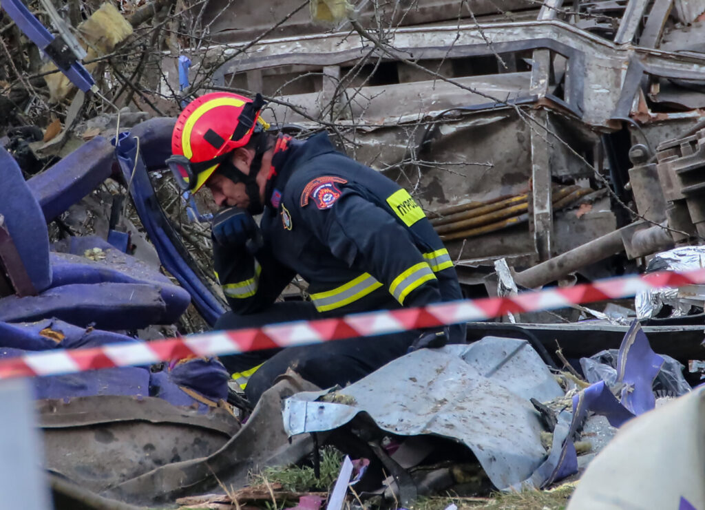 Σύγκρουση τρένων στα Τέμπη: Πληροφορίες για 35 αγνοούμενους