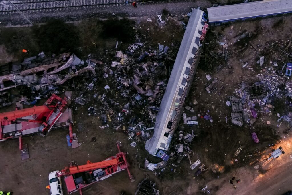 Σύγκρουση τρένων στα Τέμπη – Καταγγελία: «Ο σταθμάρχης δεν ήταν στη θέση του την ώρα του δυστυχήματος»