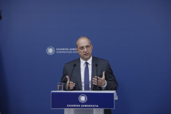 Οικονόμου: Θεσμικά ασεβής και πολιτικά εξωφρενική η δήλωση Ανδρουλάκη για πρωθυπουργό «άγνωστο Χ»