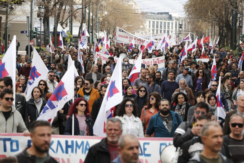 Τέμπη: Πάνω από 20.000 ο κόσμος στο συλλαλητήριο στο Σύνταγμα – Παλλαϊκό αίτημα η τιμωρία των υπευθύνων για την τραγωδία