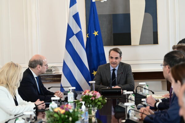 Κατώτατος μισθός: Στα 780 ευρώ από την 1η Απριλίου – θα συμπαρασύρει και τα επιδόματα ανεργίας