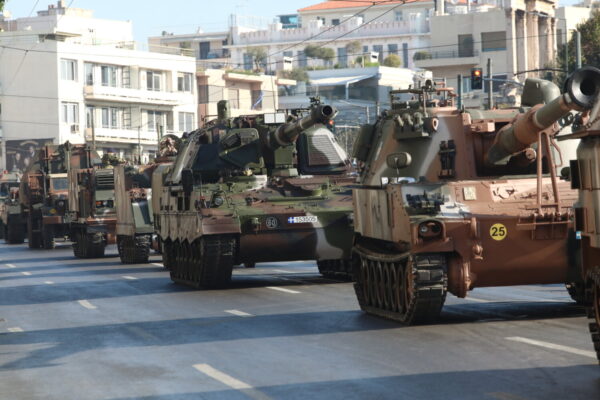 Πλήθος κόσμου στην στρατιωτική παρέλαση για την 25η Μαρτίου