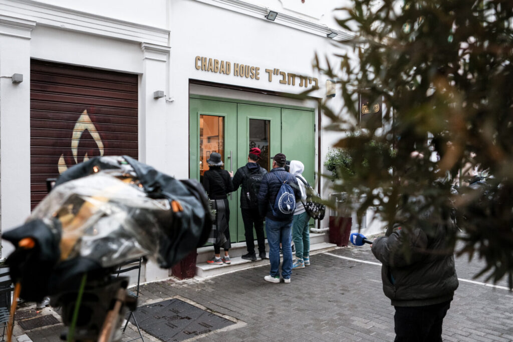 Οι τρομοκράτες ήθελαν να χτυπήσουν 50 άτομα στο εστιατόριο – Αμοιβή 15.000 ευρώ για κάθε νεκρό – Έρευνες της ΕΥΠ για παρακλάδια