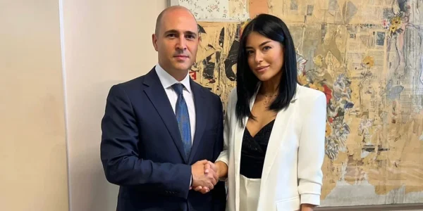 Αφροδίτη Λατινοπούλου: Ο Κωνσταντίνος Μπογδάνος καταγγέλλει πως ίδρυσε το κόμμα της με πλαστές υπογραφές (βίντεο)