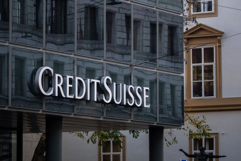 Κλυδωνίζει τις αγορές η Credit Suisse – «Βουτιά» και στο Χρηματιστήριο της Αθήνας