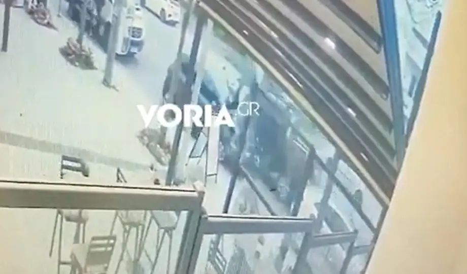 Βίντεο – σοκ από θανατηφόρο τροχαίο στη Θεσσαλονίκη  – Φορτηγάκι παρέσυρε και σκότωσε πεζό