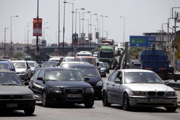 Νέος ΚΟΚ:  Bαριές «καμπάνες» για κόκκινο, κράνος, αλκοόλ, ζώνη και κινητό – Προς ψήφιση στη Βουλή έως το τέλος Σεπτεμβρίου