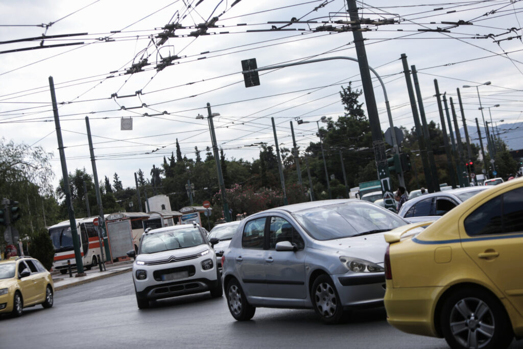 Γνωστός ιδιοκτήτης νυχτερινών κέντρων σε Αθήνα και Μύκονο ο 73χρονος που οδηγούσε ανάποδα από την Αθήνα μέχρι την Παλλήνη