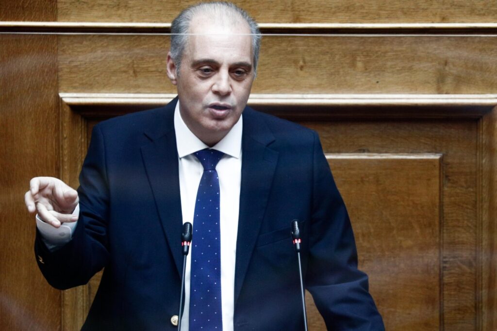 Βελόπουλος: Αρνούνται τα περί «αποστασίας» οι τρείς βουλευτές του – Τους κάλεσε σε απολογία