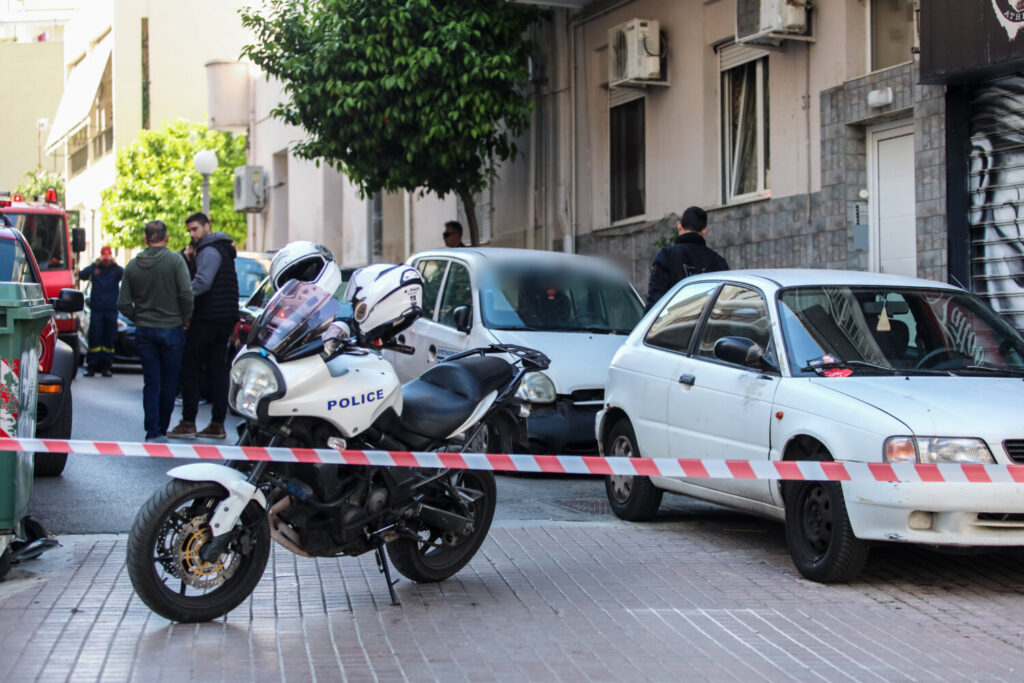 Αγία Παρασκευή: Πυροβόλησαν και σκότωσαν άντρα στη μέση του δρόμου – Διέφυγε ο δράστης
