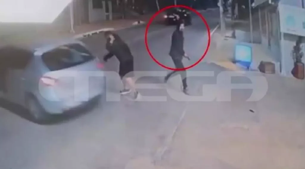 Άνω Λιόσια: Βίντεο ντοκουμέντο από την ανταλλαγή πυροβολισμών – Οι δράστες εμβόλισαν περιπολικό