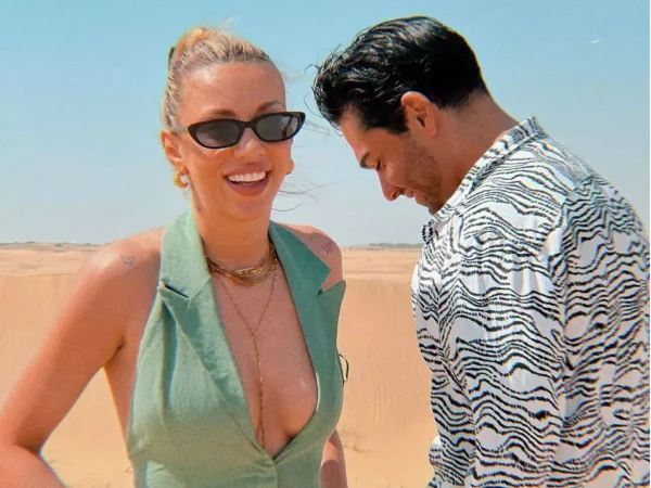 Χρήστος Μάστορας – Γαρυφαλλιά Καληφώνη: Η έκπληξη του τραγουδιστή για την πρώτη τους επέτειο