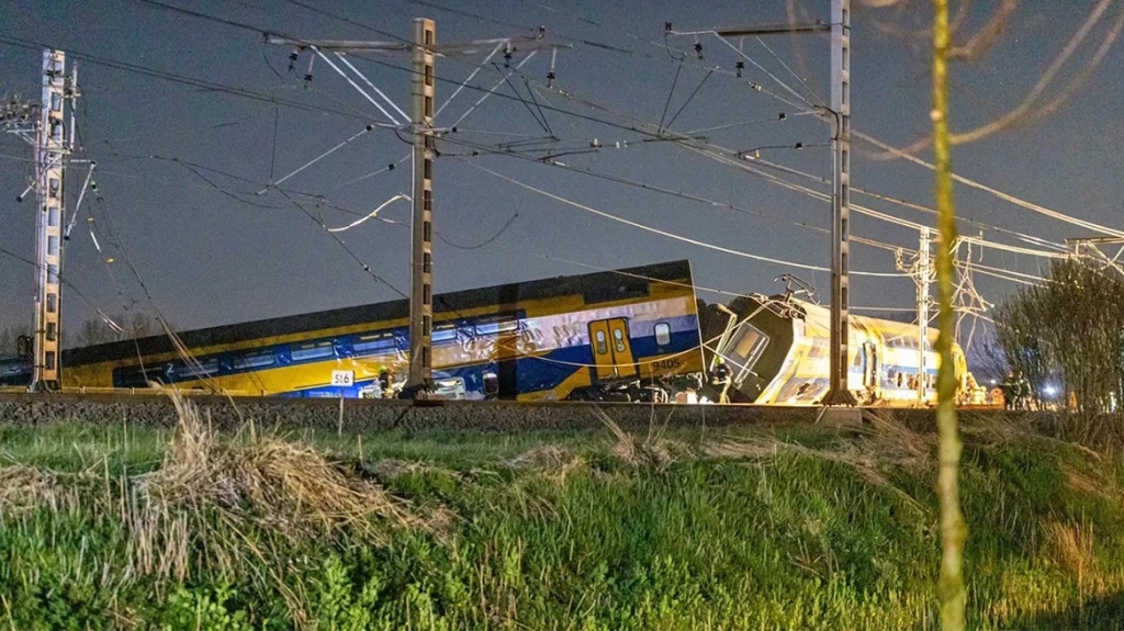 Ολλανδία: Εκτροχιασμός τρένου με έναν νεκρό και 30 τραυματίες – Μαρτυρίες σοκ