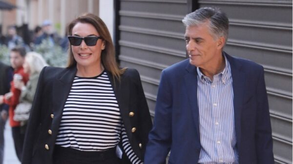 Τατιάνα Στεφανίδου – Νίκος Ευαγγελάτος: Στο Λονδίνο για να δούν το γιό τους – Βίντεο & φωτογραφίες