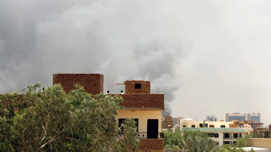 Σουδάν: Αγωνία για τους 15 εγκλωβισμένους στην Μητρόπολη – «Κινδυνεύεις ακόμη και να ανοίξεις την πόρτα» (video)
