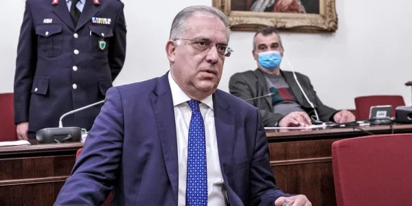 Θεοδωρικάκος: Κάποιοι από το καλοκαίρι θέλουν νεκρό για να πλήξουν την κυβέρνηση – Την αποπομπή του ζητά ο ΣΥΡΙΖΑ (video)