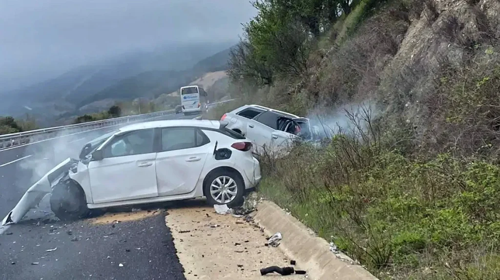 Εγνατία Οδός: Τροχαίο με 5 νεκρούς και 7 τραυματίες από σύγκρουση ΙΧ με μετανάστες που μπήκε στο αντίθετο ρεύμα