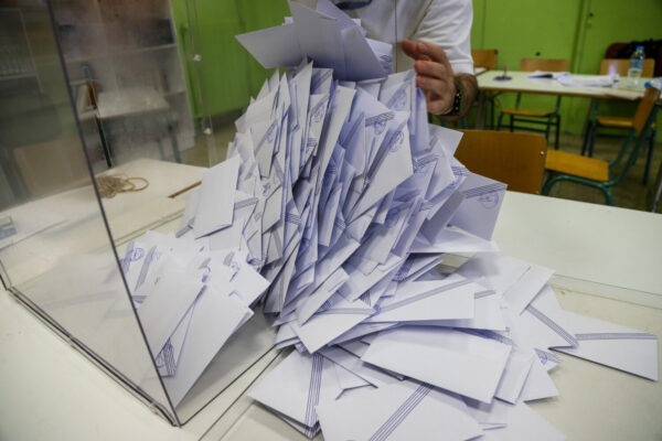Δύο νέες δημοσκοπήσεις: Πρώτη με διαφορά η ΝΔ, τι λένε οι πολίτες για το πιθανό κόμμα Τσίπρα, πώς αξιολογούν τους πολιτικούς αρχηγούς