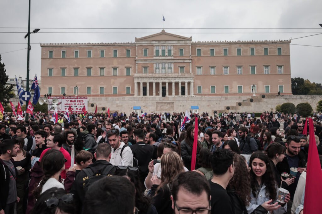 Εργατική Πρωτομαγιά 2023: Μεγάλες οι συγκεντρώσεις στην Αθήνα – Παρόντες πολιτικοί αρχηγοί – Άνοιξαν οι δρόμοι (εικόνες)