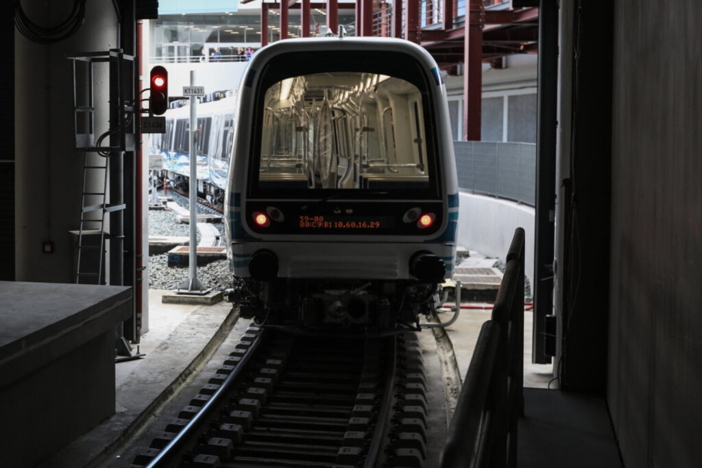 Μετρό Θεσσαλονίκης: Εικόνες από το πρώτο δρομολόγιο με επιβάτες  σε όλο το μήκος του (εικόνες&video)