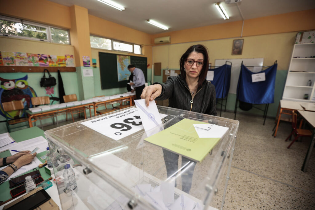Δημοσκόπηση Marc: Στις 21,5 μονάδες η διαφορά της ΝΔ από τον ΣΥΡΙΖΑ – Αυτοδυναμία ΝΔ και Βουλή με 7 κόμματα