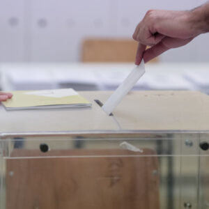 Δημοσκόπηση GPO: Στις 12,6 μονάδες το προβάδισμα της ΝΔ στην πρόθεση ψήφου – Το 81,7% κρίνει αρνητικά το ΠΑΣΟΚ ως αξιωματική  αντιπολίτευση