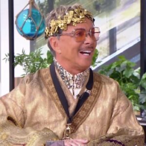 Λάκης Γαβαλάς: Μου λείπει ένα παιδί και το κομμάτι της οικογένειας, γι’ αυτό έχω τρία σκυλιά και μία γάτα