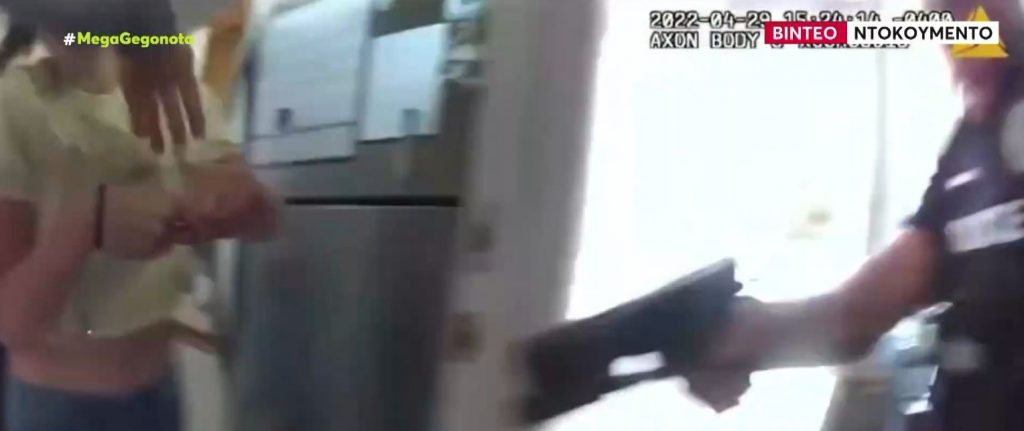 ΗΠΑ: Αστυνομικοί σκότωσαν εν ψυχρώ γυναίκα μέσα στο σπίτι της – Σοκαριστικό βίντεο