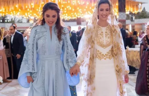 Ιορδανία:  Η βασίλισσα Ράνια στην τελετή χένας της μέλλουσας νύφης της – Παραμυθένιο σκηνικό  (video)