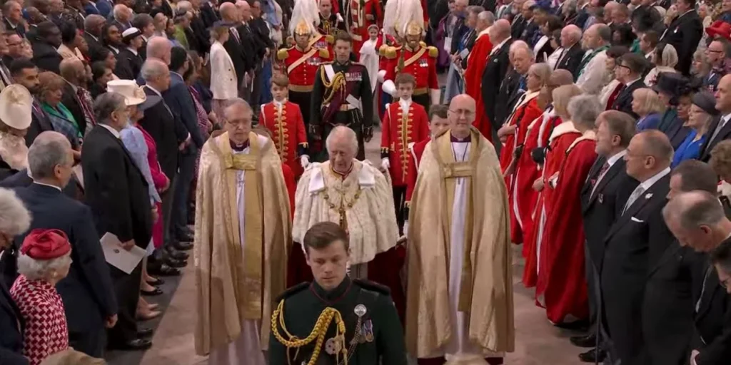 Βρετανία: Η τελετή  στέψης – Στο Αββαείο του Γουεστμίνστερ ο βασιλιάς Κάρολος και η Καμίλα (video)