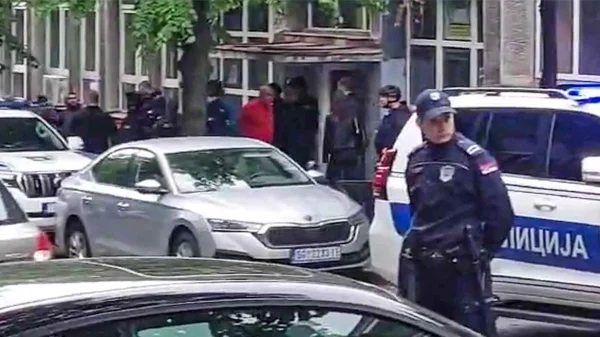 Βελιγράδι: 14χρονος μαθητής  άνοιξε πυρ σε δημοτικό σχολείο – Ένας νεκρός και πολλά τραυματισμένα παιδιά