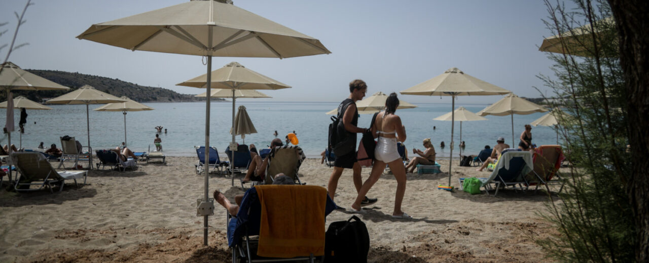 Άγριος καβγάς για μια ξαπλώστρα στην Ακτή Βουλιαγμένης: 76χρονος επιτέθηκε σε  82χρονο που πέθανε από τα βαριά τραύματα