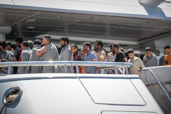 Ναυάγιο στην Πύλο: Ένας από τους 9 διακινητές ομολόγησε – Αρνούνται  οι άλλοι – Ψάχνουν τους εγκεφάλους του κυκλώματος