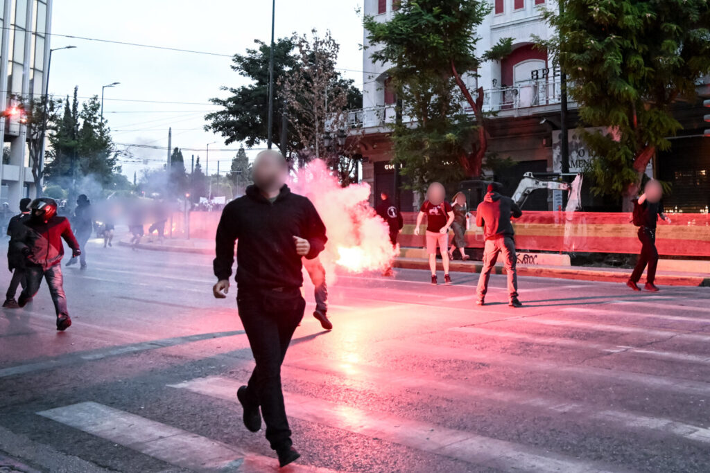 Ναυάγιο στην Πύλο: Επεισόδια στο κέντρο της Αθήνας στην πορεία διαμαρτυρίας για την τραγωδία  (εικόνες)