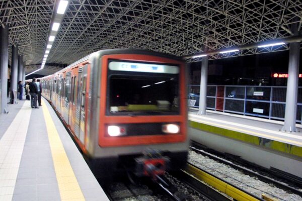 Αμαξοστοιχία προσέκρουσε σε πεσμένα δέντρα μεταξύ των σταθμών Σφενδάλης και Αφιδνών- Δεν υπάρχουν τραυματίες