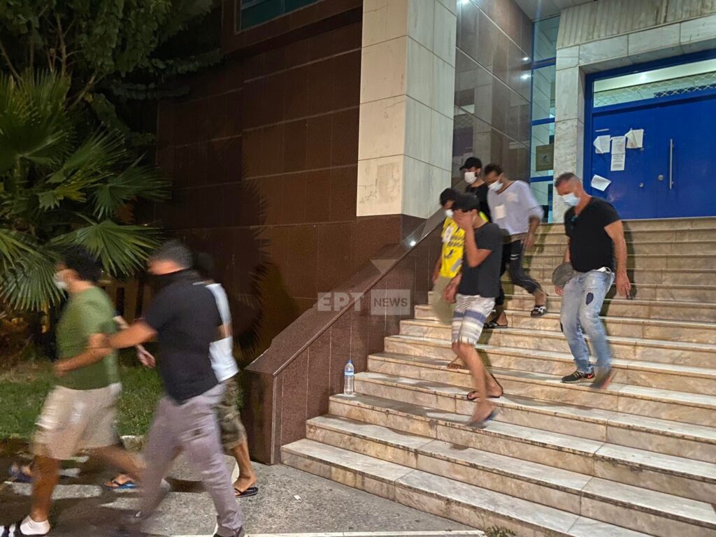 Ναυάγιο στην Πύλο: Βαριές κατηγορίες για τους 9 διακινητές – Τη Δευτέρα θα απολογηθούν –  Στη Μαλακάσα μεταφέρονται οι διασωθέντες