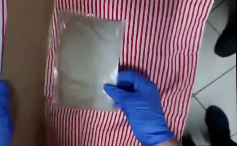 ΑΑΔΕ: Εντοπίστηκαν 9 κιλά ηρωίνης  κρυμμένα σε μαξιλαροθήκες! (video)