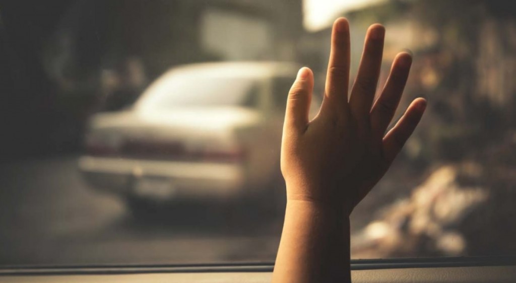 Μεσολόγγι:  Συνελήφθη ο πατέρας που κλείδωσε το παιδί του στο αυτοκίνητο και πήγε για… ψώνια