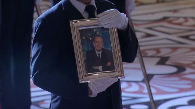 Σίλβιο Μπερλουσκόνι: Πλήθος κόσμου στο «τελευταίο αντίο» – Στον Ντουόμο του Μιλάνου η κηδεία του (video)
