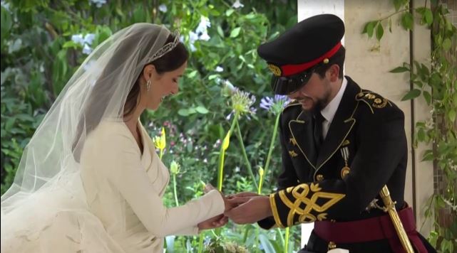 Bασιλικός γάμος στην Ιορδανία: Παντρεύτηκε ο  πρίγκιπας και διάδοχος του θρόνου Χουσέιν μπιν Αμπντάλα (video)
