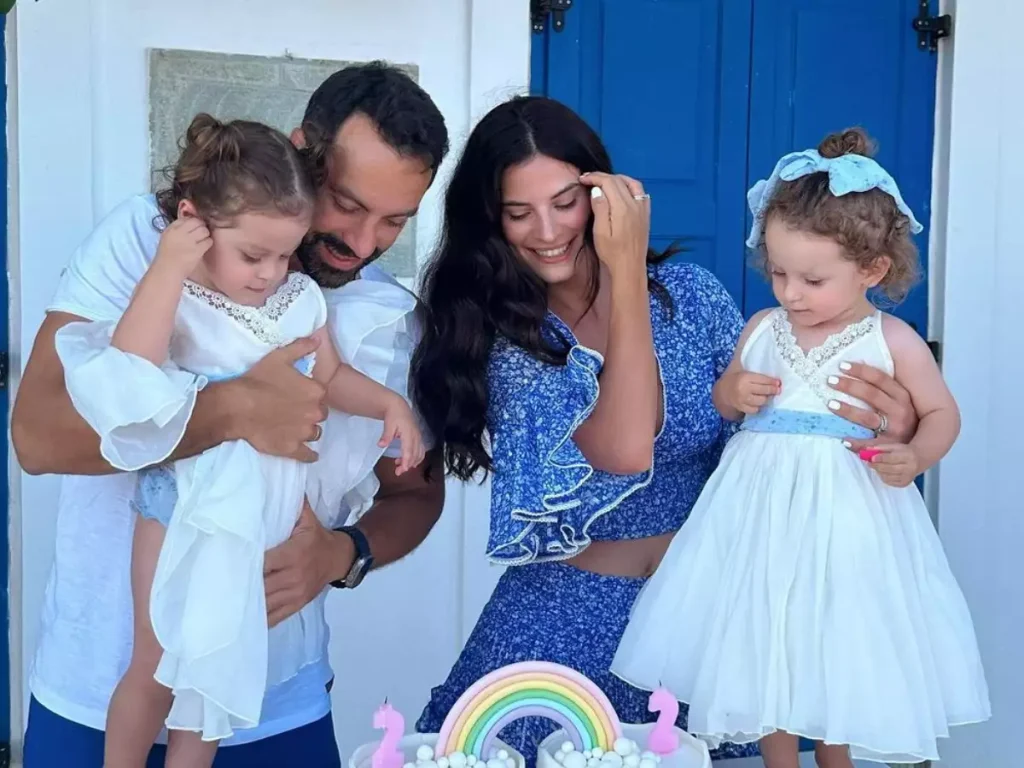 Χριστίνα Μπόμπα – Σάκης Τανιμανίδης: Πανευτυχείς γιόρτασαν τα γενέθλια των δίδυμων κοριτσιών τους (εικόνες&video)