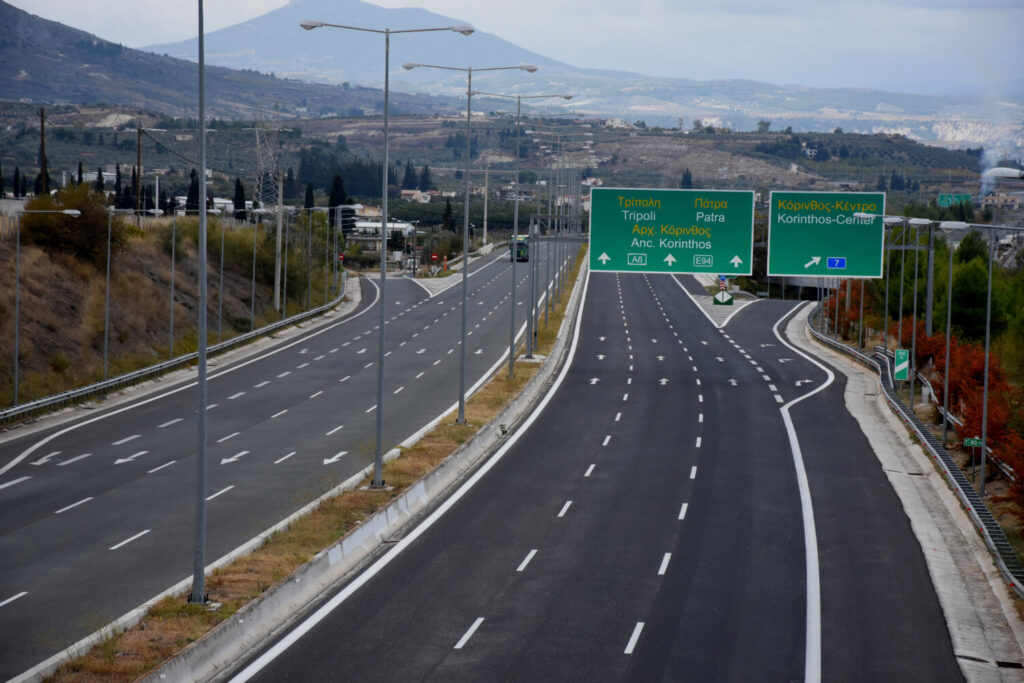 Μεγάλη φωτιά στο Λουτράκι: Έκλεισε η παλαιά και η νέα Εθνική οδός από Αγίους Θεοδώρους έως κόμβο Επιδαύρου