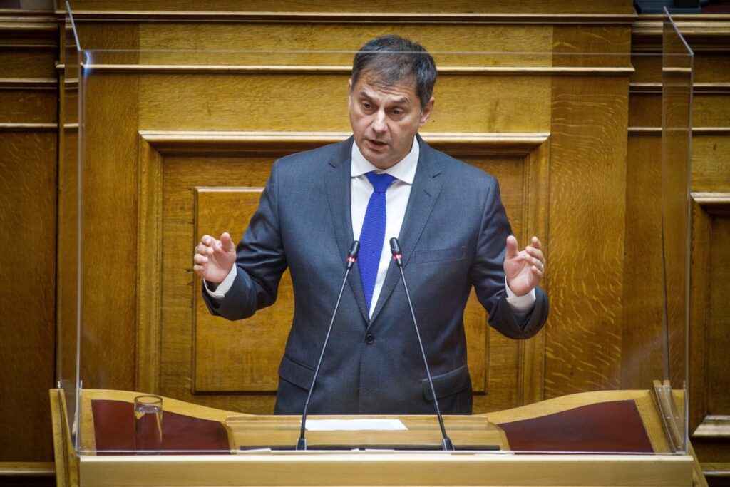 Χ. Θεοχάρης: Όποιος δεν ψηφίζει το σ/ν δεν δίνει τα 4,4 δισ. ευρώ στον ελληνικό λαό