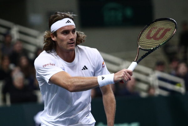 Έβανς – Τσιτσιπάς 0-2: Ισοπέδωσε σε 52 λεπτά τον  αντίπαλο του και προκρίθηκε στην επόμενη φάση των Ολυμπιακών Αγώνων