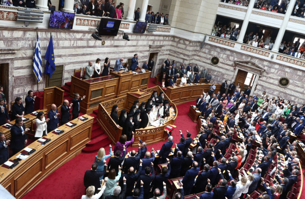 ΣΥΡΙΖΑ: Απαράδεκτο οι Σπαρτιάτες να κάθονται στα έδρανα της Αριστεράς – Η επιστολή Φάμελλου  σε Τασούλα