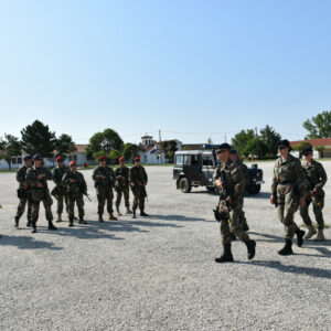 Αλλάζει η στρατιωτική θητεία: Όλοι στον Στρατό Ξηράς, 10 εβδομάδες βασική εκπαίδευση, στα €100 η αποζημίωση στην παραμεθόριο