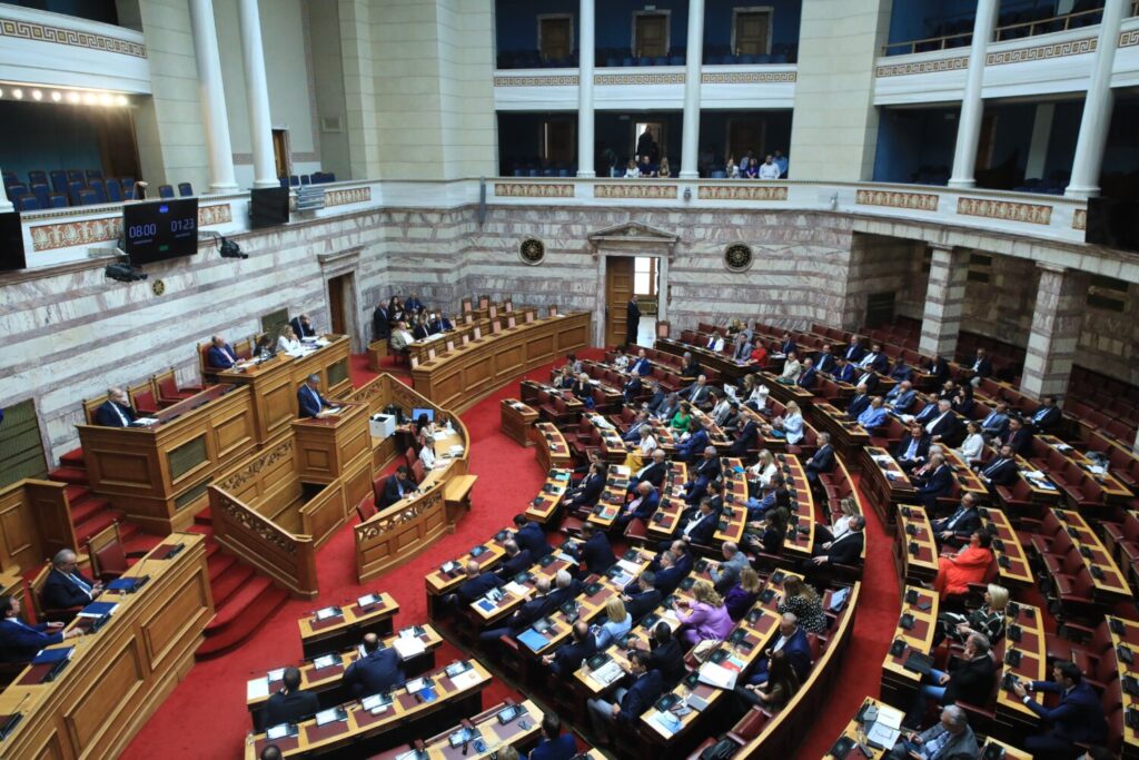 Βουλή: Υπερψηφίστηκε με 208 «ναι» το νομοσχέδιο για την ψήφο των αποδήμων